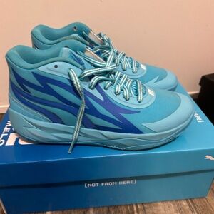 Boys basketball shoes